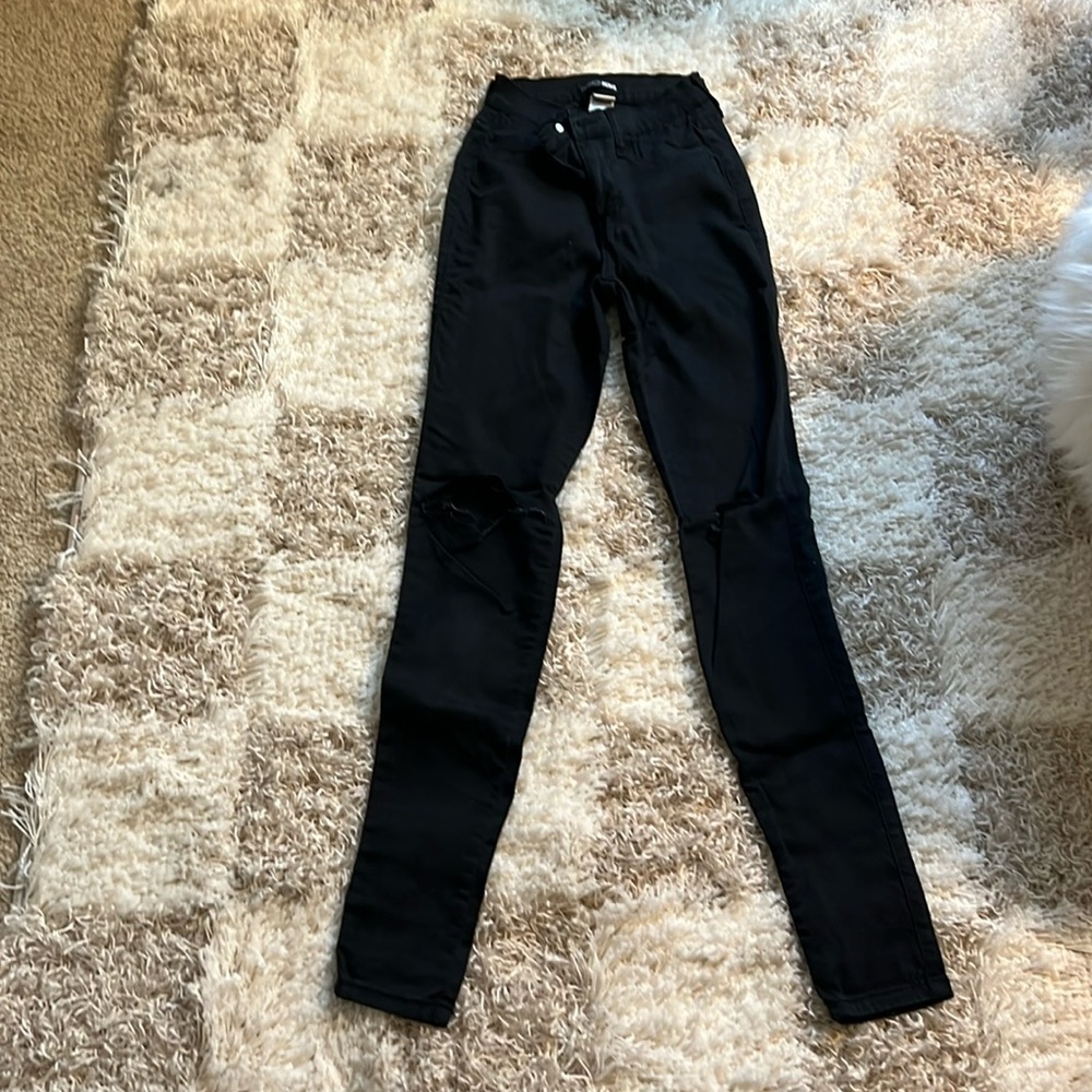 Fashion nova size 1  high waisted, black skinny jeans